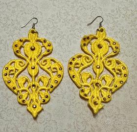 Orecchini  in pizzo ricamati