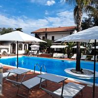 Arredamento piscina .