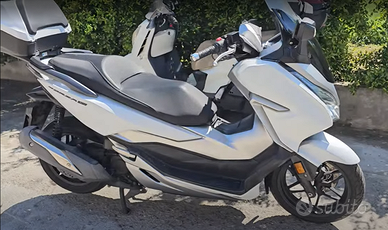 Honda Forza 300 del 2020