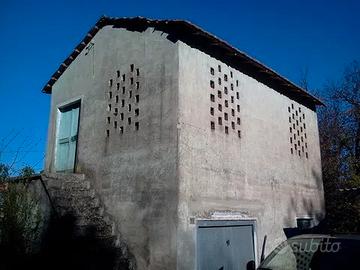 Casa su 3 livelli e magazzino c2