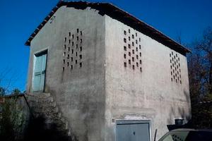 Casa su 3 livelli e magazzino c2