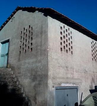 Casa su 3 livelli e magazzino c2