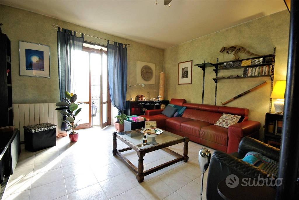 Appartamento di 153 m² con 5 locali e box auto a S - Altro