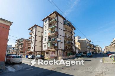 Immobile di 1100 m² a Catania
