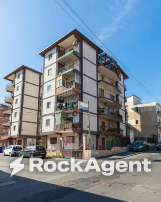Immobile di 1100 m² a Catania