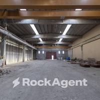 GRANDI CAPANNONI SU AMPIA CORTE ESTERNA , PIÙ STAB