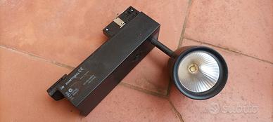 Faretti ZUMTOBEL su binari elettrificati