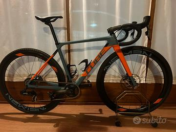 Bici gravel Cube