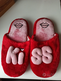 Pantofole spiritose Kiss / Bacio