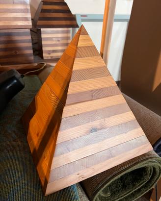 LAMPADA PIRAMIDALE DESIGN