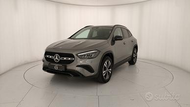 MERCEDES-BENZ GLA 200 d Progressive Advanced auto