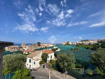 4 LOCALI A MASSA LUBRENSE