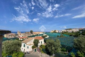 4 LOCALI A MASSA LUBRENSE