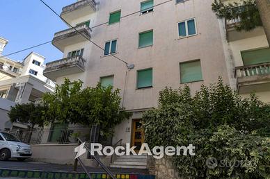 APPARTAMENTO IN STABILE SIGNORILE CON ASCENSORE