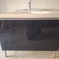 Mobile per bagno con miscelatore