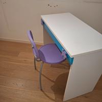 Scrivania con sedia