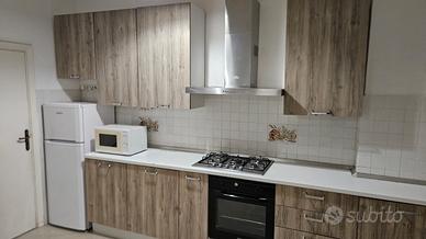 Cucina usata completa di elettrodomestici