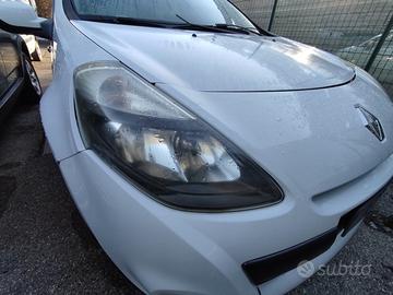 Proiettore destro RENAULT CLIO del 2009