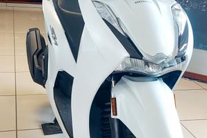 Honda SH 350 06/2024-- KM: 10.854