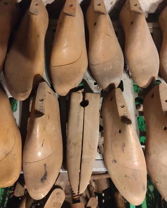 forme x scarpe in legno