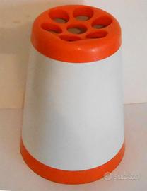 Portaombrelli in moplen (no Kartell, no Artemide)