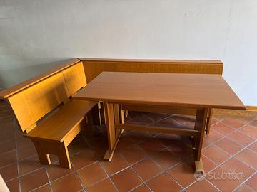 Tavolo cucina e giro panca ad angolo
