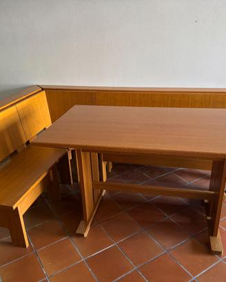Tavolo cucina e giro panca ad angolo