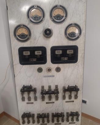 quadri elettrico in marmo