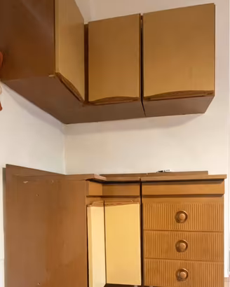 Mobile angolare da cucina marchio Salvarani.