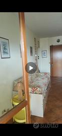 divano con due posti letti,  gratuitamente 