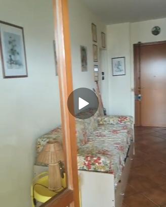 divano con due posti letti,  gratuitamente 