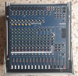 Mixer Yamaha MG166CX con flycase