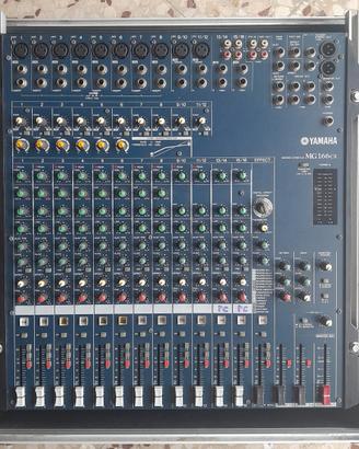 Mixer Yamaha MG166CX con flycase
