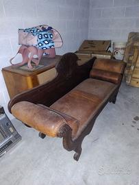 Divano Chippendale e Pettineuse