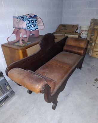 Divano Chippendale e Pettineuse