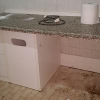 Tavolo da lavoro con cassettiera e portasacchi