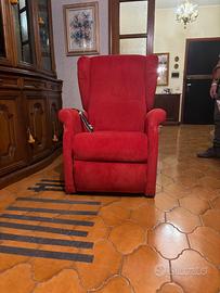 Poltrona con telecomando e roller