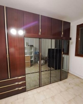 Armadio Doimo con specchi e cassettiera – L 282 cm