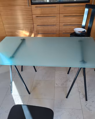 Tavolo vetro satinato si cavalletti