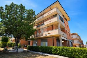 4 LOCALI A POTENZA PICENA