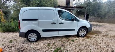 Citroen berlingo(pemuta con furgone più grande)