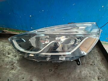 Faro Renault Clio 4 