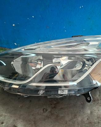 Faro Renault Clio 4 