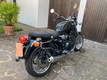 Moto Triumph modello Legend 900