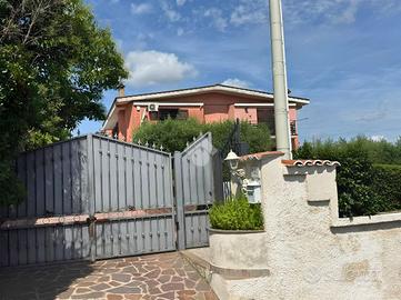 PORZIONE DI BIFAMILIARE A ROMA