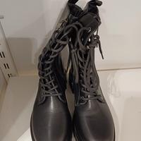 Anfibi da donna neri

