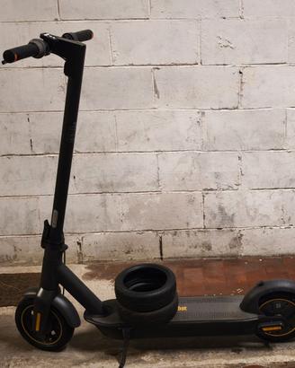 Monopattino elettrico NINEBOT SEGWAY MAX G30 E II