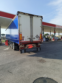 Semirimorchio centinato con buca