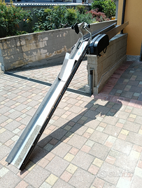 Portamoto elettrico per camper da garage