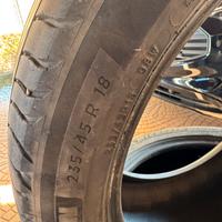 GOMME 235/45 R18